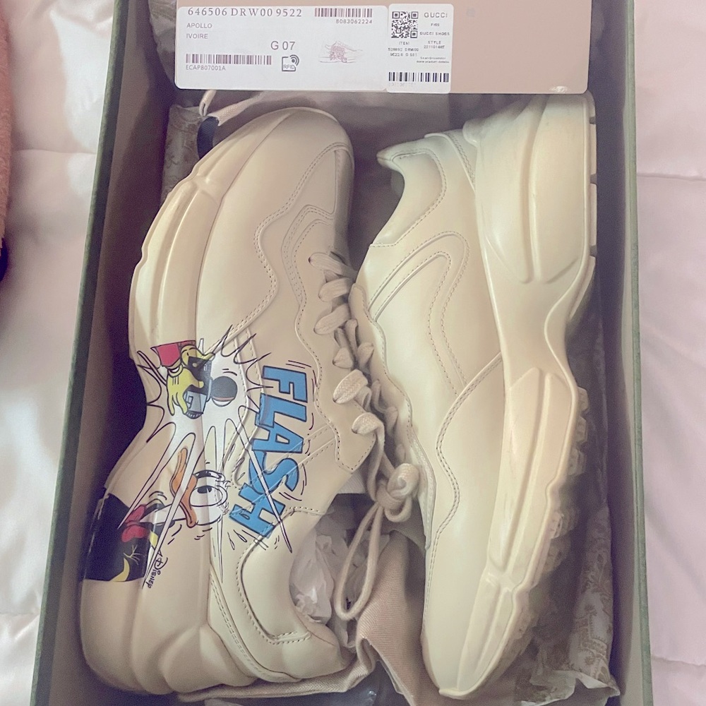 GUCCI SHOES 2021

Disney x Gucci Rhyton 'Donald Duck'